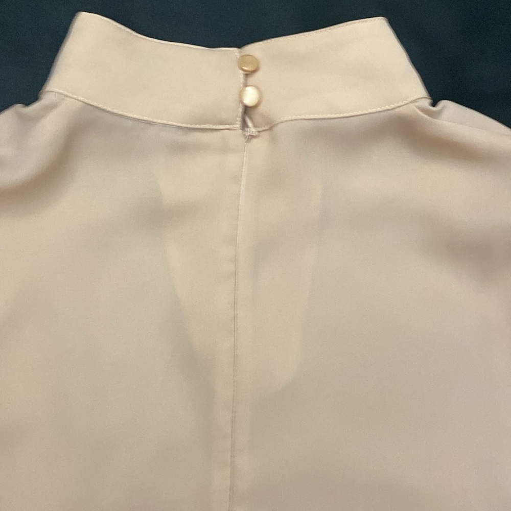 Gracia Key hole high neck neckline cascade cuffs blouse T19678 in beige - Picture 7 of 13